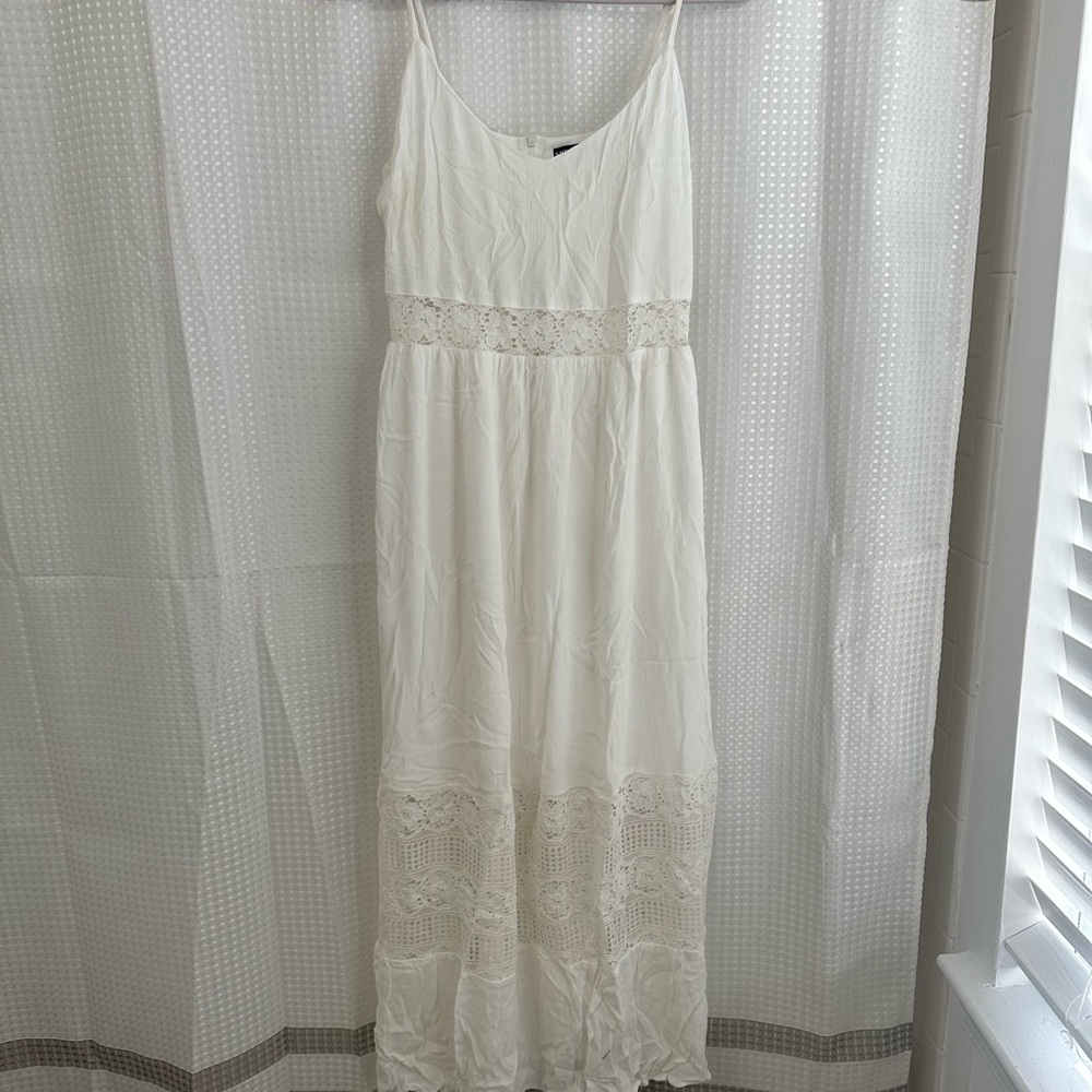 Elegant White Maxi Dress with Lace Details